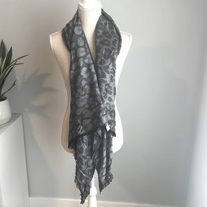 Banana Republic - NWT - Shiny Leopard Jacuard Scarf - Silver/Grey